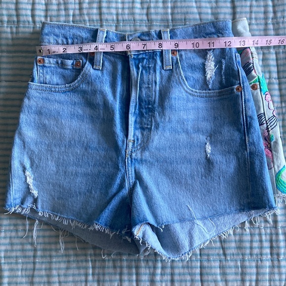 Levi’s Shorts - Picture 7 of 7